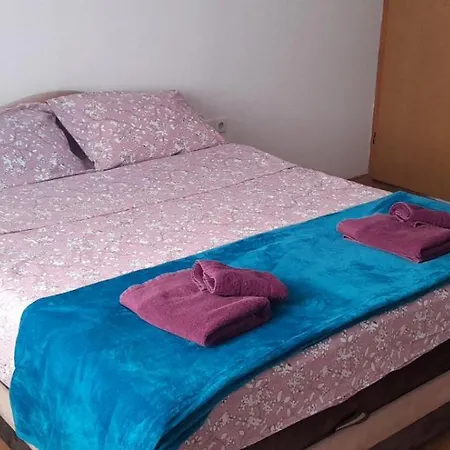 Aura 2 Apartment